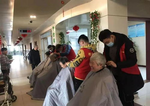 枣庄美容美发协会走进诚德骨科医院为老人免费理发